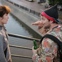 Мадлен Джабраилова и Джетро Скиннер в фильме "Плюс один"