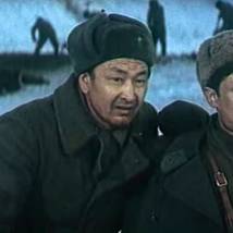 Болот Бейшеналиев и Борис Токарев в фильме "Горячий снег"