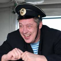 Михаил Ефремов на съемках фильма "Белый песок"