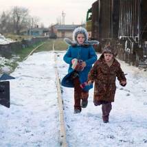 Елена Костюк и Роман Бурлака на съемках фильма "Мелодия для шарманки" (© фото: Владимир Зинченко, "Сота Синема Групп")