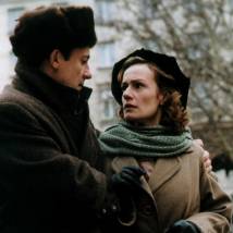 Олег Меньшиков и Сандрин Боннэр в фильме "Восток-Запад"