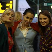 Алина Сандрацкая, Евгения Чиркова и Юлия Пожидаева на съемках сериала "Обручальное кольцо"