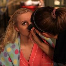 Алина Сандрацкая на съемках сериала "Обручальное кольцо"