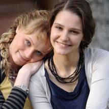 Анастасия Савосина и Глафира Тарханова на съемках сериала "Кружева"