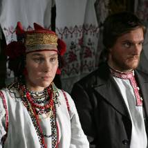 Дарья Екамасова и Владислав Абашин на съемках фильма "Жила-была одна баба"
