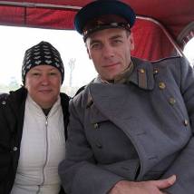 Продюсер Наталья Иванова и Михаил Хмуров на съемках фильма "Одна война"