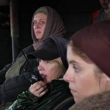 Вера Глаголева, Наталья Суркова и Анна Нахапетова на съемках фильма "Одна война"