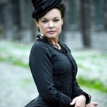 Ксения Хаирова на съемках сериала "Институт благородных девиц"