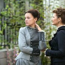 Ксения Хаирова на съемках сериала "Институт благородных девиц"