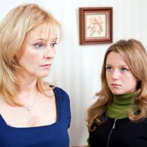 Елена Дробышева и Полина Филоненко в фильме "Терапия любовью"