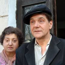 Сергей Маковецкий и Наталья Позднякова в сериале "На солнечной стороне улицы"