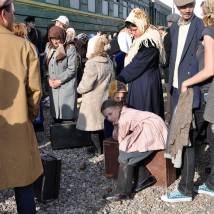 На съемках фильма "На солнечной стороне улицы"