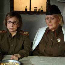 Лия Ахеджакова и Галина Польских в фильме "Дорогой мой человек"
