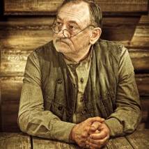 Богдан Ступка на съемках сериала "Вчера закончилась война"