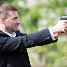 Михаил Асанкин на съемках сериала "Охраняемые лица"