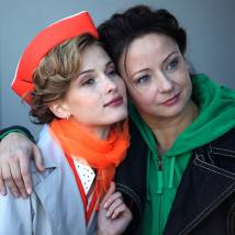 Светлана Иванова и Евгения Добровольская на съемках сериала "Немного не в себе"