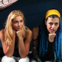 Агата Муцеинеце и Евгения Лапова на съемках сериала "Геймеры"