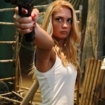 Агата Муцеинеце на съемках сериала "Геймеры"