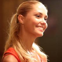 Агата Муцеинеце на съемках сериала "Закрытая школа 2"