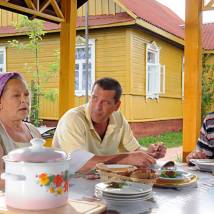 Раиса Рязанова, Ярослав Бойко и Анатолий Васильев в сериале "Семейный детектив"