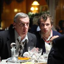 Александр Половцев и Александр Якин на съемках сериала "Восьмидесятые"