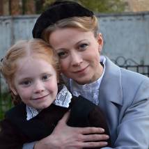 Александра Куликова и Лиза Алексеева на съемках сериала "Мать-и-мачеха"