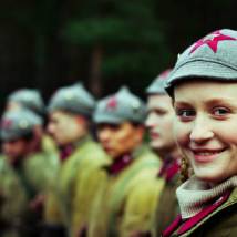 Нина Курпякова на съемках сериала "Военная разведка. Северный фронт" (© фото: Андрей Абраменков)