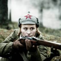Нина Курпякова на съемках сериала "Военная разведка. Северный фронт" (© фото: Андрей Абраменков)
