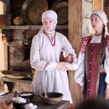 Светлана Ходченкова и Кристина Кузьмина на съемках фильма "Василиса"