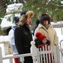 Даниил Спиваковский, Луиза Габриэла Бровина и Галина Петрова на съемках фильма "Новогодний переполох"