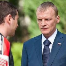 Алексей Серебряков в фильме "Три товарища"