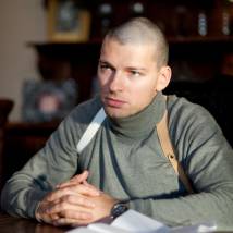 Даниил Страхов на съемках фильма "Цезарь"