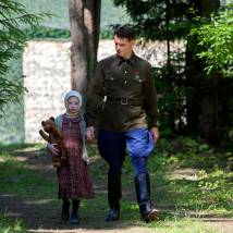Алиса Миронова и Евгений Пронин на съемках сериала "Разведчицы"