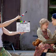 Алиса Миронова и Светлана Устинова на съемках сериала "Разведчицы"