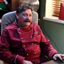Дмитрий Назаров на съемках сериала "Кухня"