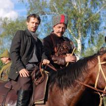 Павел Деревянко, Виктор Тереля на съемках сериала "Красные горы"