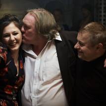Полина Агуреева, Жерар Депардье и Сергей Ольденбург-Свинцов на съемках фильма "Sex, кофе, сигареты"