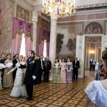 Степан Старчиков и Полина Беленькая Полина на съемках сериала "Тайны института благородных девиц"
