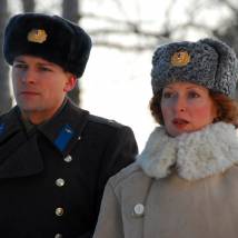 Наталья Рогожкина и Даниил Страхов на съемках сериала "Обнимая небо"