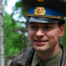 Даниил Страхов на съемках сериала "Обнимая небо"