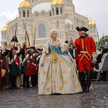 Юлия Снигирь, Дмитрий Ульянов на съемках сериала "Великая"