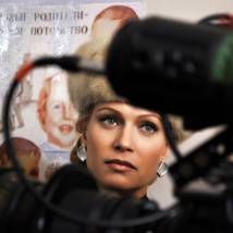 Олеся Судзиловская на съемках сериала "Дом с лилиями"