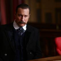 Джон Корбетт на съемках сериала "Мата Хари"