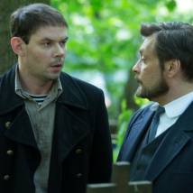Вячеслав Крикунов и Александр Домогаров в сериале "Господа-товарищи"