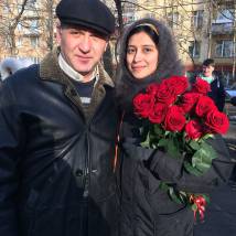 Равшана Куркова, Сергей Пускепалис на съемках сериала "А у нас во дворе..."