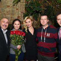 Армен Ананикян, Илана Исакжанова, Полина Гагарина, Виталий Рейнгеверц и Константин Крюков на съемках фильма "Одной левой"
