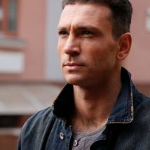 Антон Хабаров на съемках сериала "25-й час"