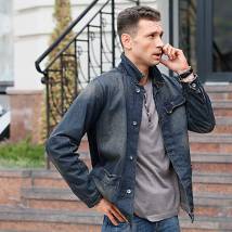 Антон Хабаров на съемках сериала "25-й час"
