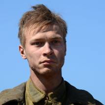 Юрий Борисов на съемках фильма "Дорога на Берлин"
