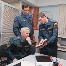 На съемках фильма "Между двух огней"